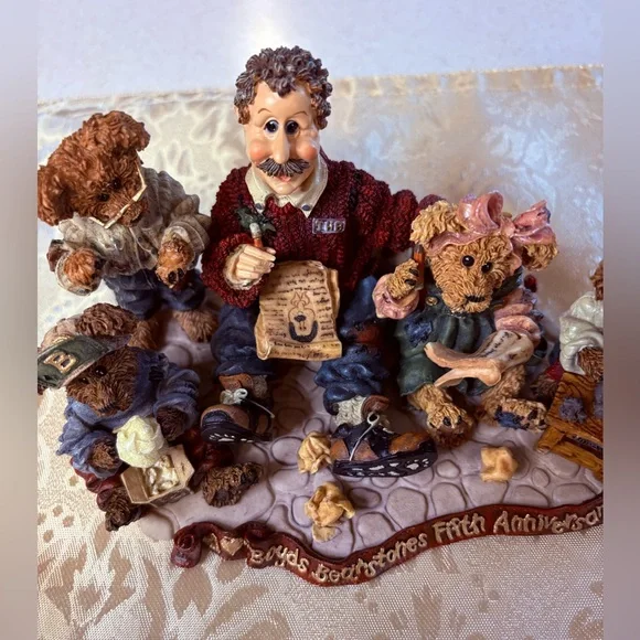 Boyds Bears Fifth Anniversary Figurine with Brown and Tan Accents - Picture 4 of 7